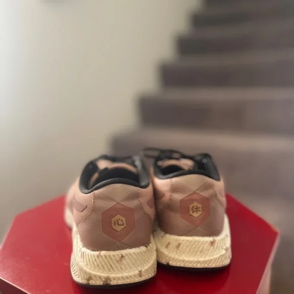 Comfortable Oasis lightweight running shoes in Pink - Picture 4 of 4